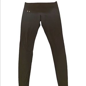 Grey under armour leggings size Medium! In like new condition!
